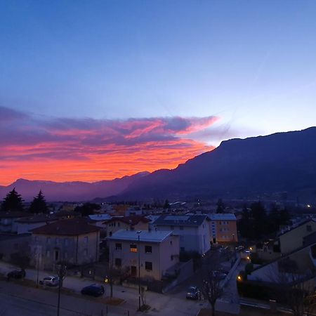 Appartamento Vista Mozzafiato Sulle Alpi Rovereto  Esterno foto