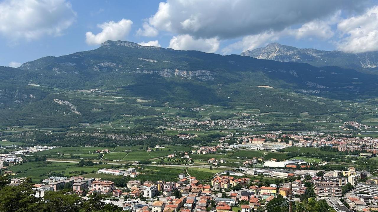 Appartamento Vista Mozzafiato Sulle Alpi Rovereto  Esterno foto